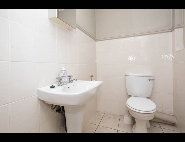2 BEDROOM APARTMENT RENTED IN HYDE PARK